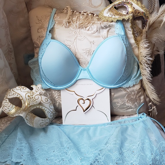 VS- Limited Edition Dream Angel's Lingerie Set - Picture 2 of 10